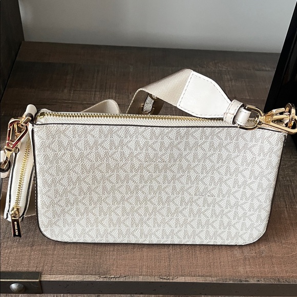 Michael Kors Cream Signature Crossbody with Coin Pouch - Picture 3 of 4